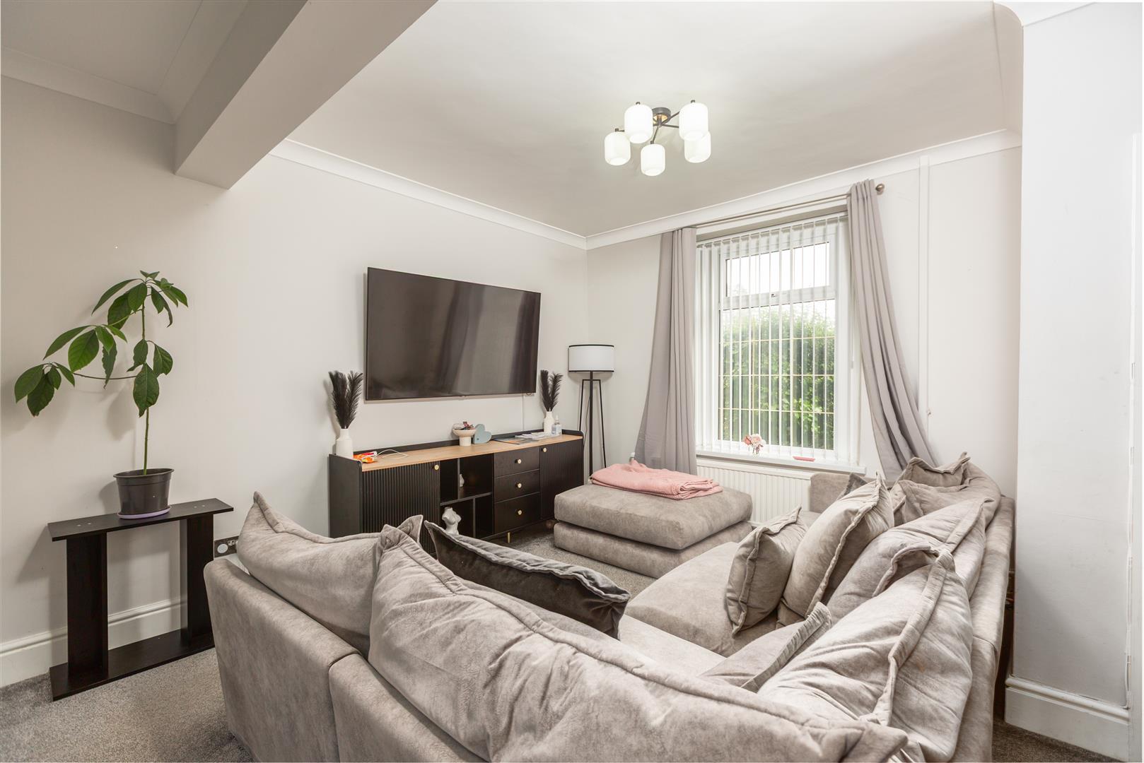 Llangyfelach Road, Treboeth, Swansea, SA5 9EL